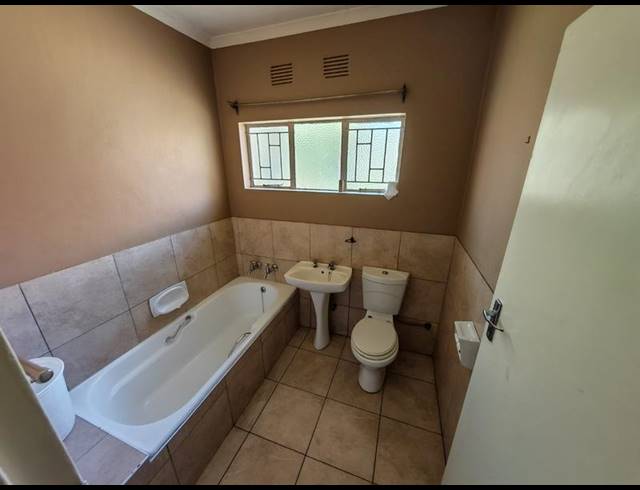 4 BEDROOM HOUSE FOR SALE IN VANDERBIJLPARK SE 6